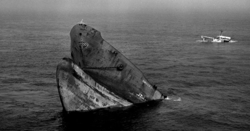 Нос затонувшего танкера «Амоко Кадис». 16 марта 1978