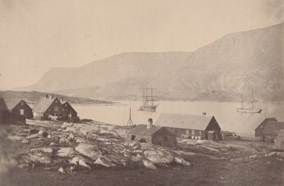 Вид на поселок и гавань Годхавна, на острове Диско