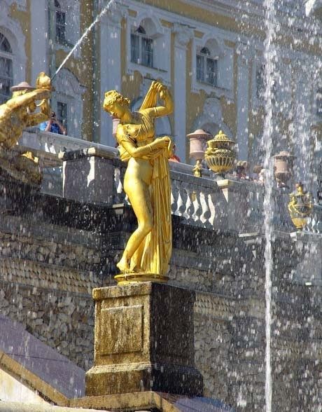 Статуя Венеры Каллипиги в Петергофе. Петровский Дворец, Большой каскад
