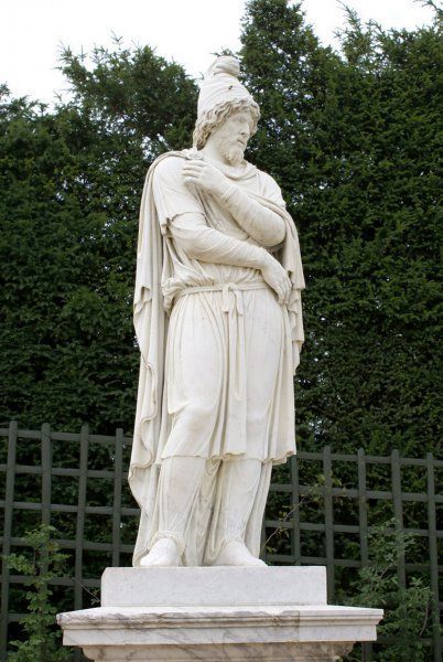 Мраморная скульптура Трдата I в Версале, Франция