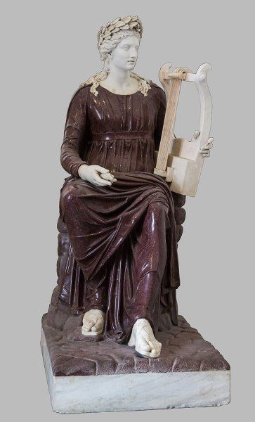 Аполлон сидит с лирой. Порфир и мрамор, 2 век н.э. Коллекция Farnese, Неаполь, Италия.