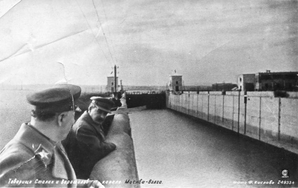 Товарищи Сталин и Ворошилов на канале Москва-Волга. Фото Ф.Кислова. 22 апреля 1937 года