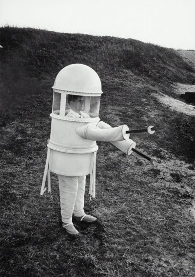 Дизайнерский костюм для прогулки по Луне. 16 марта 1960 года. Дизайн от Republic Aviation Corporation. Фотограф Sam Falk