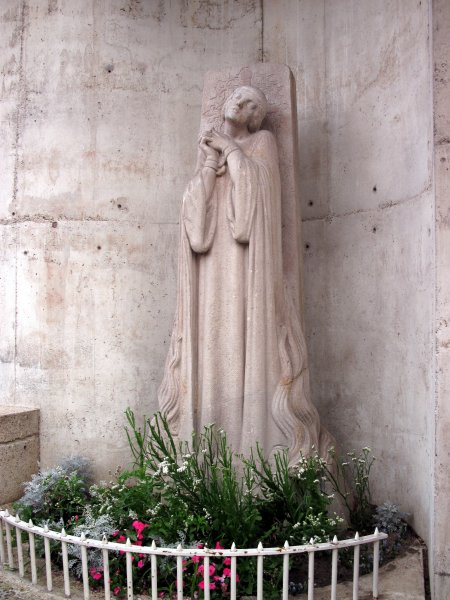 Памятник у места казни Жанны Дарк (Максим Реаль дель Сарт, 1928)
