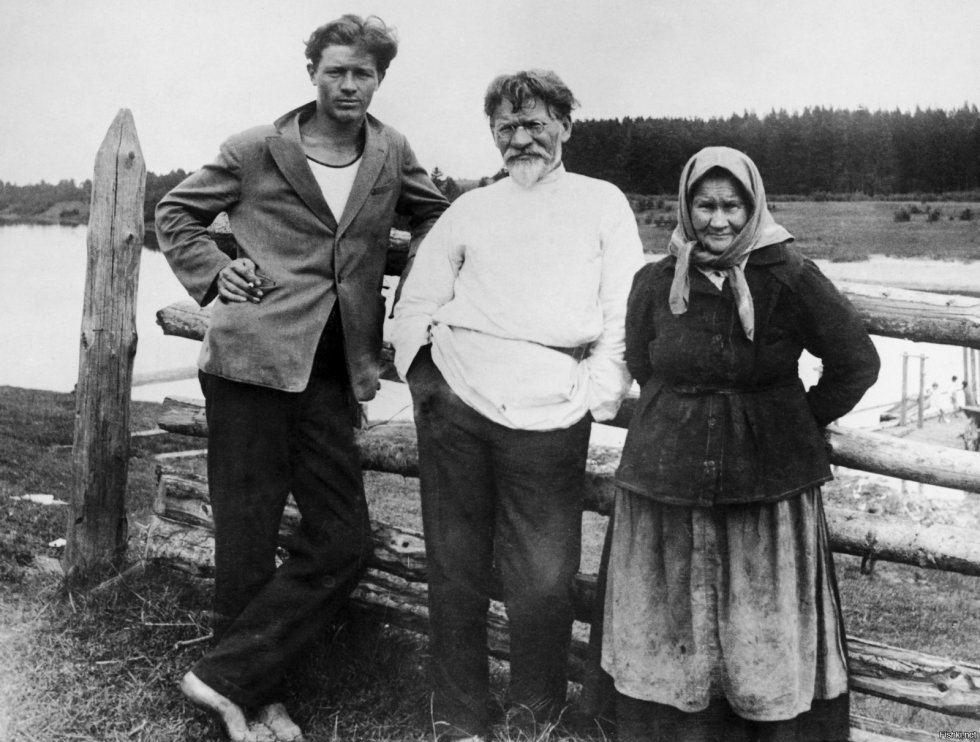 Михаил Калинин с матерью и сыном в селе Верхняя Троица. 1925 г