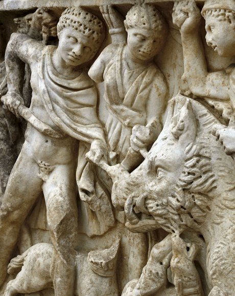 Фрагмент саркофага со сценой охоты на Калидонского вепря. Мрамор. III в. н. э.