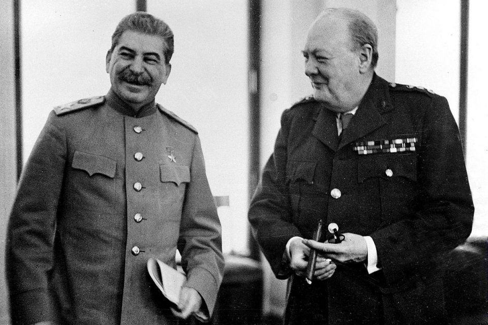 Иосиф Сталин и Премьер-министр Великобритании Уинстон Черчилльв конференц-зале в Ливидийском дворце в Ялте. Крымская (Ялтинская) конференция. Украина, Февраль 1945 года.