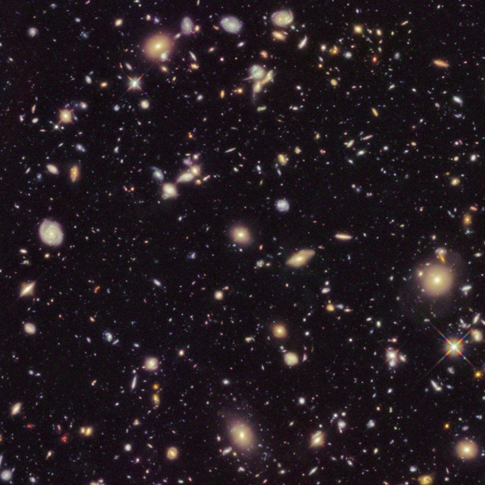 Композитное изображение Hubble eXtreme Deep Field (XDF). Снимок был представлен 25 сентября 2012 года.