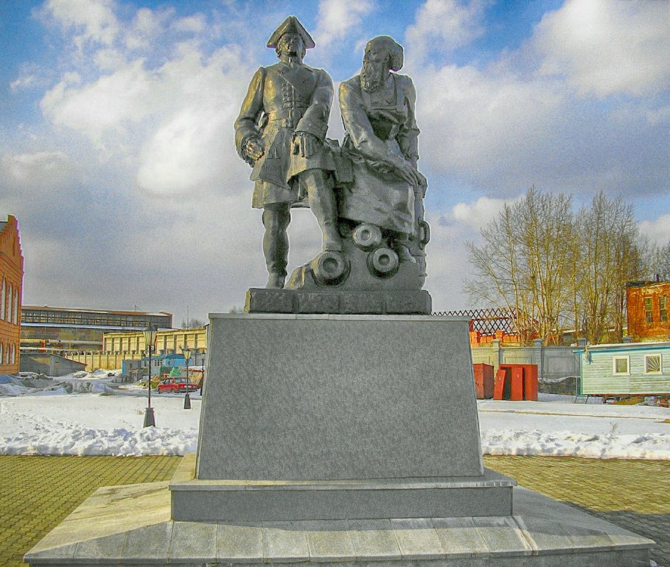Памятник Петру I и Никите Демидову в Невьянске
