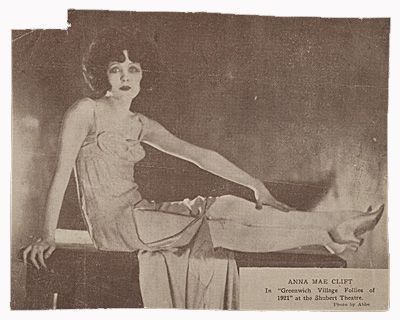 Супруга Варгаса — Анна Мэй Клифт в театре Шуберта, Гринвич-Виллидж Фоллис, 1921 года.