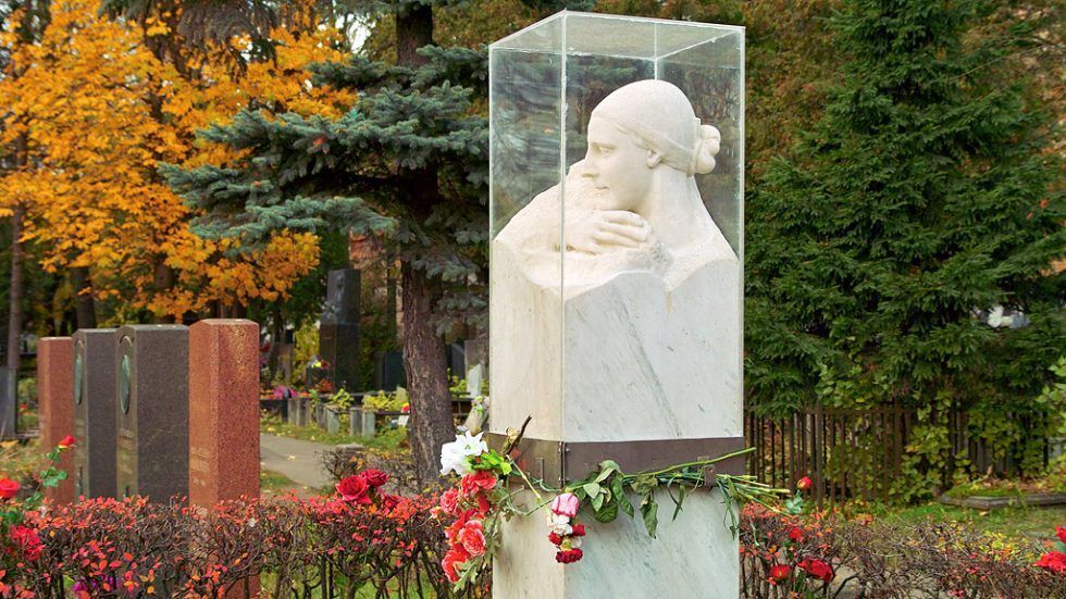 Надгробие на могиле Надежды Аллилуевой на Новодевичьем кладбище