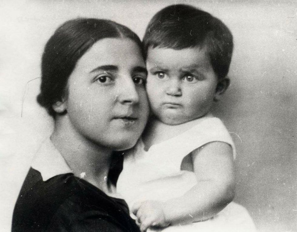 Надежда Аллилуева с сыном Василием. 1923 год