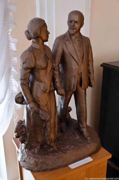 Статуэтка Ленин и Крупская. Дом-музей Ленина в Уфе