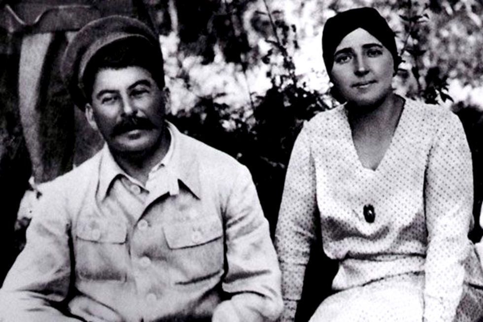 Иосиф Сталин и его супруга Надежда Аллилуева