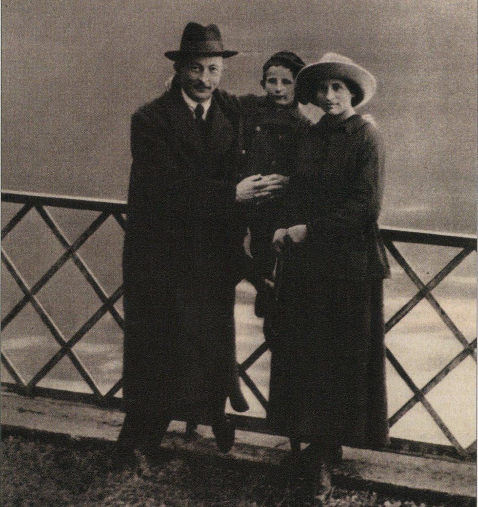 Софья Дзержинская с мужем и сыном Яном в Лугано (Швейцария), октябрь 1918 года