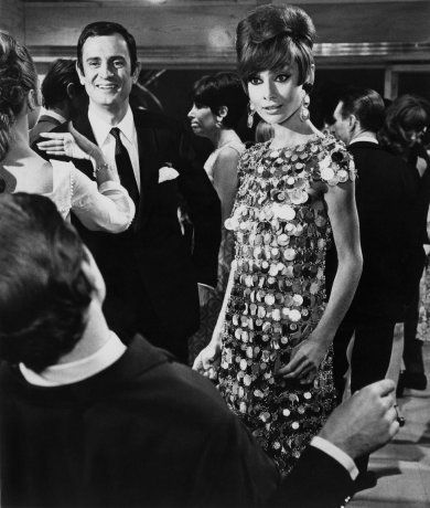 Одри Хепберн в платье от Paco Rabanne в фильме « Двое на дороге», 1967 год