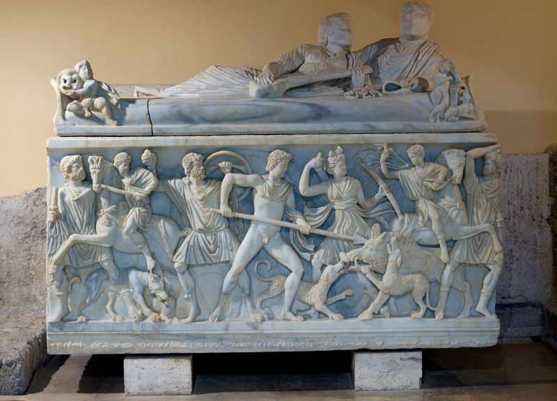 Римский мраморный саркофаг с изображением Калидонской охоты